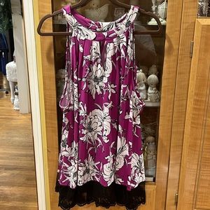 Avenue Women’s top 26/28 Purple with white flowers and black lace on the bottom